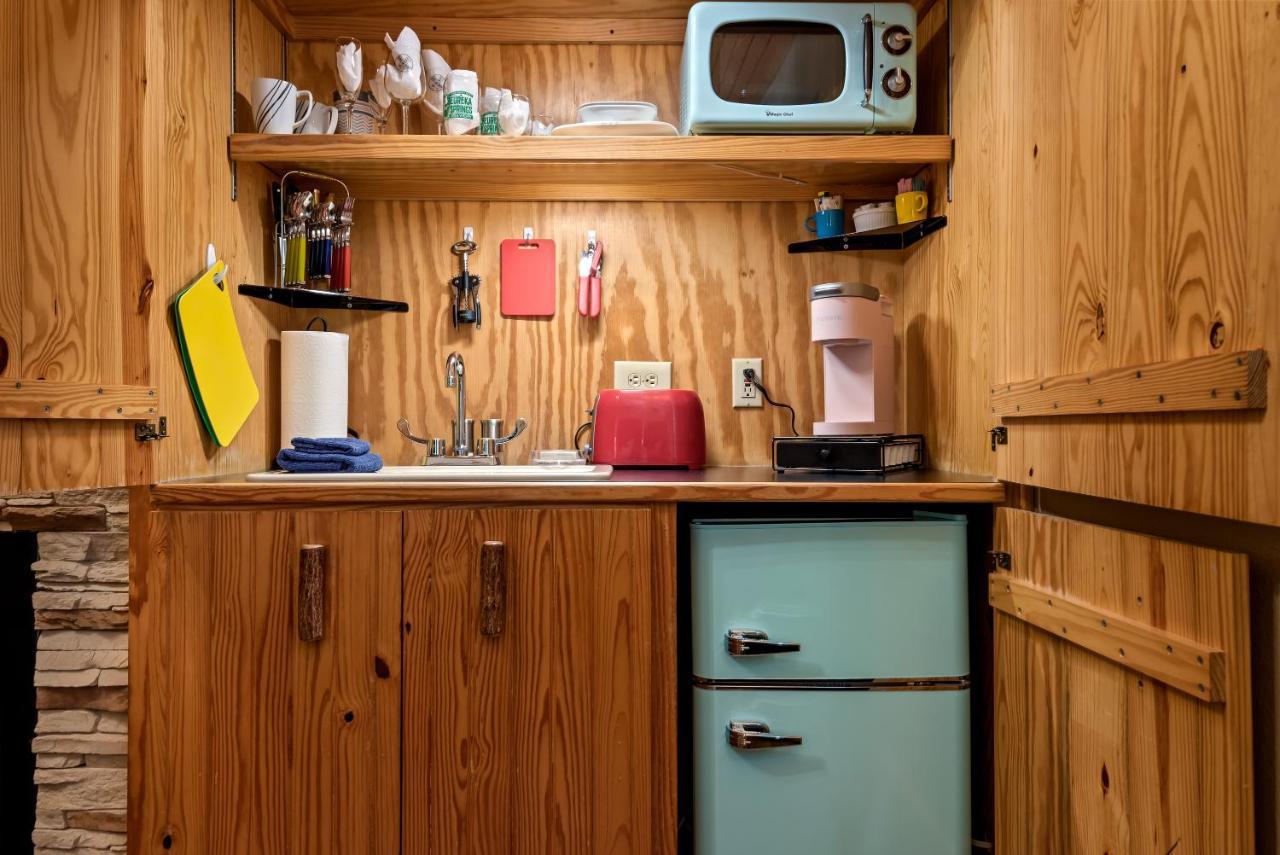 The Woods Cabins ユリーカ・スプリングス エクステリア 写真