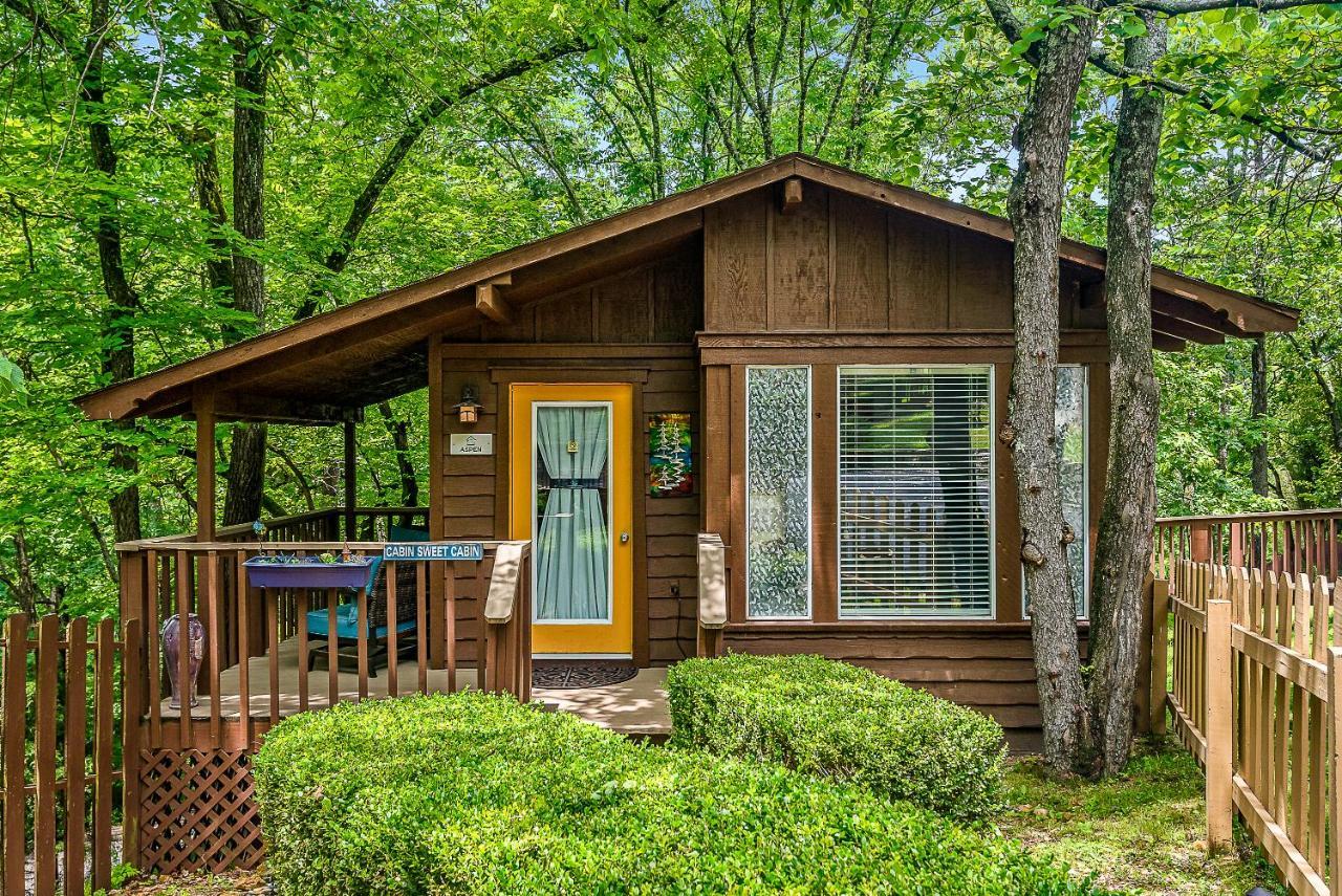 The Woods Cabins ユリーカ・スプリングス エクステリア 写真